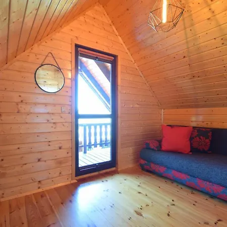 בקתה Letniskowe Bursztynek Z Basenem דומבקי