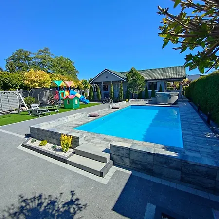 Letniskowe Bursztynek Z Basenem דומבקי