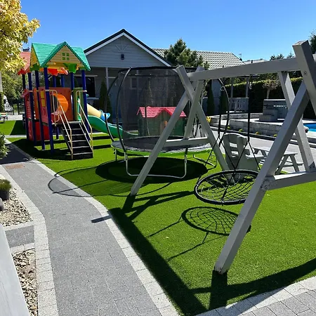 בקתה Letniskowe Bursztynek Z Basenem *