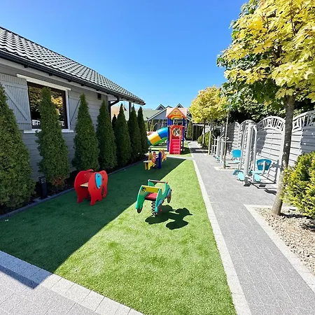 בקתה Letniskowe Bursztynek Z Basenem דומבקי