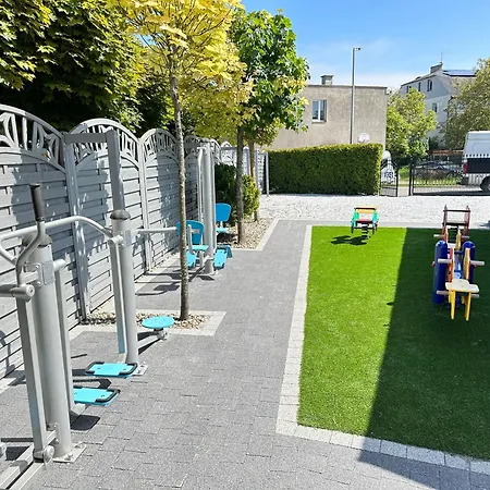 Letniskowe Bursztynek Z Basenem בקתה דומבקי