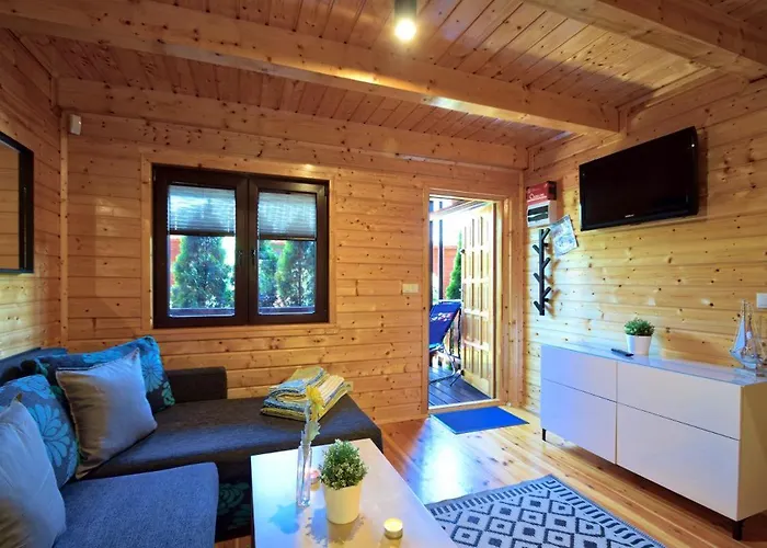 Letniskowe Bursztynek Z Basenem Alpesi faház Dąbki