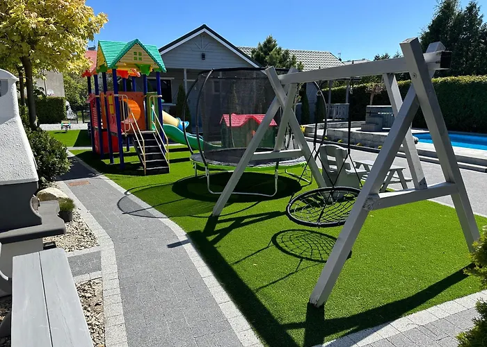 Alpesi faház Letniskowe Bursztynek Z Basenem *