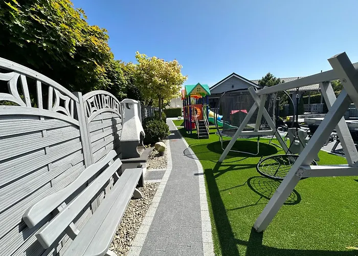 Letniskowe Bursztynek Z Basenem * Dąbki