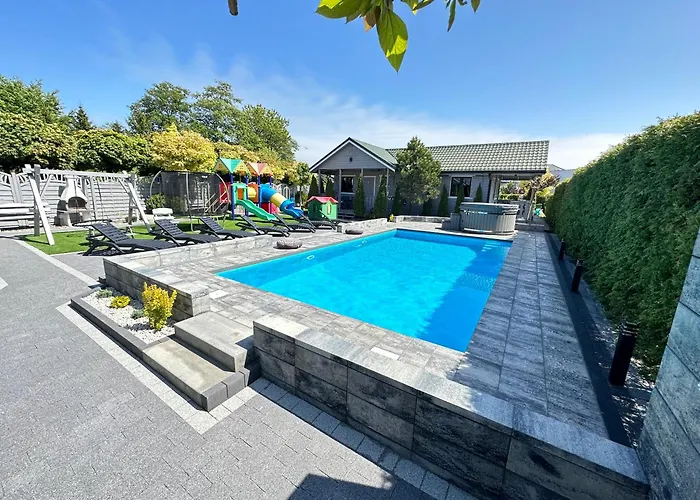 Alpesi faház Letniskowe Bursztynek Z Basenem