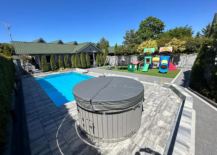 Alpesi faház Letniskowe Bursztynek Z Basenem *