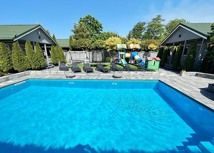 Letniskowe Bursztynek Z Basenem * Dąbki