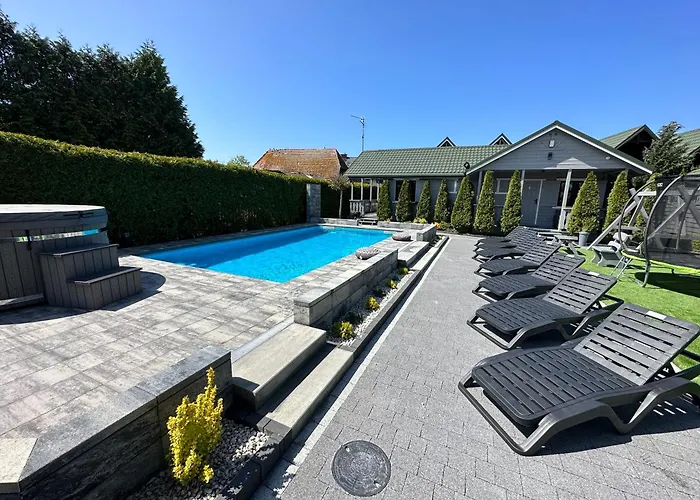 Letniskowe Bursztynek Z Basenem Alpesi faház