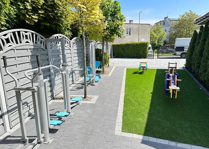 Letniskowe Bursztynek Z Basenem Alpesi faház Dąbki